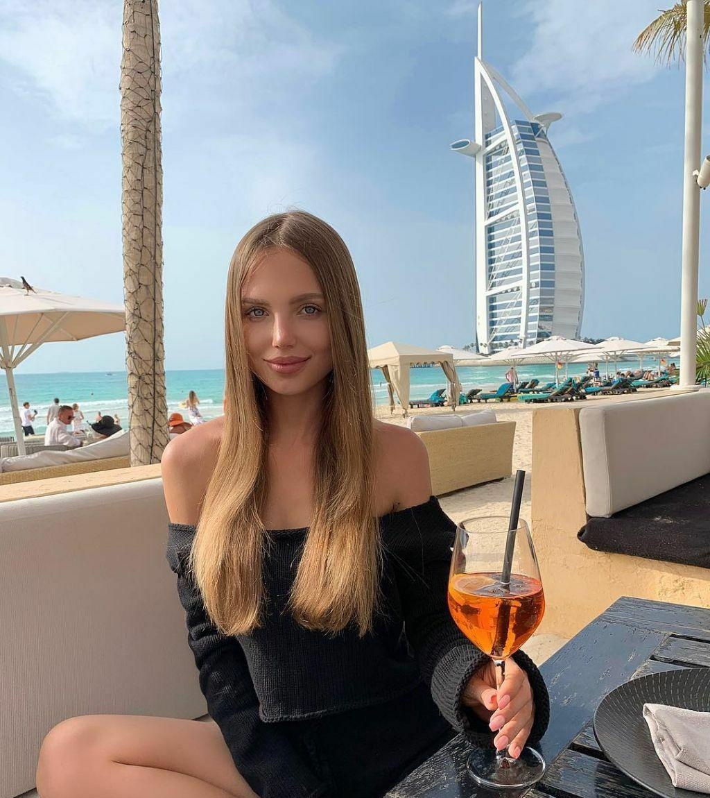 Софья привлекальеная девушка из Йошкар-Олы цена от 3000 руб