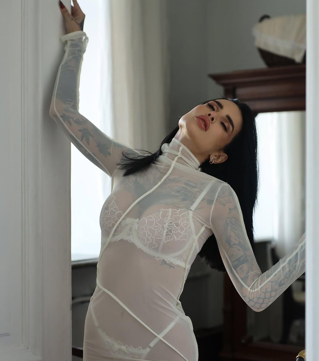 Ева привлекальеная девушка из Йошкар-Олы цена от 10000 руб